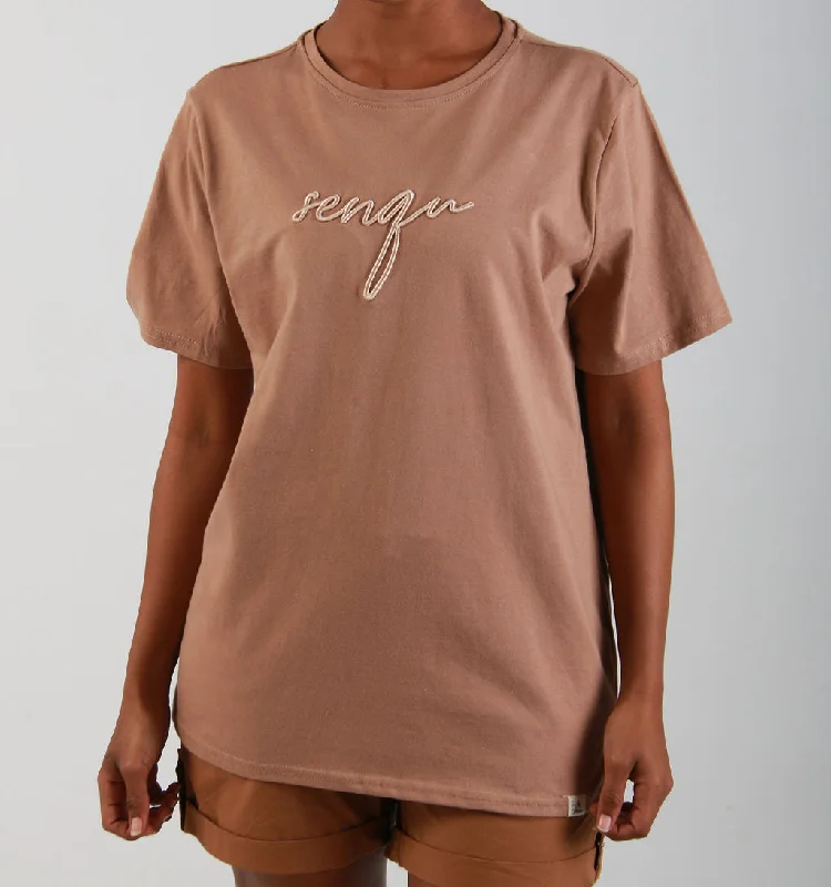 “SENQU CORD EMBROIDERY” TEE – BROWN